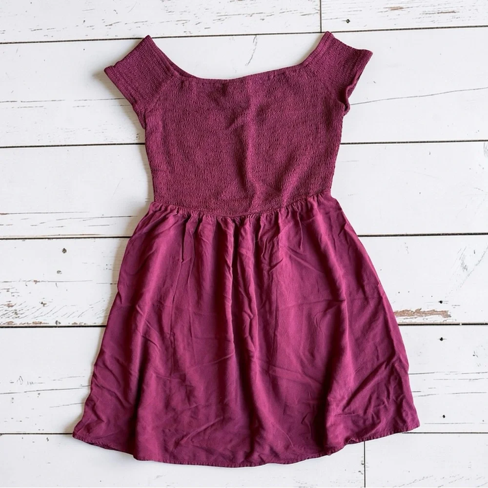 Mossimo Smocked Babydoll Dress Burgundy Cap Sleeve Size Medium